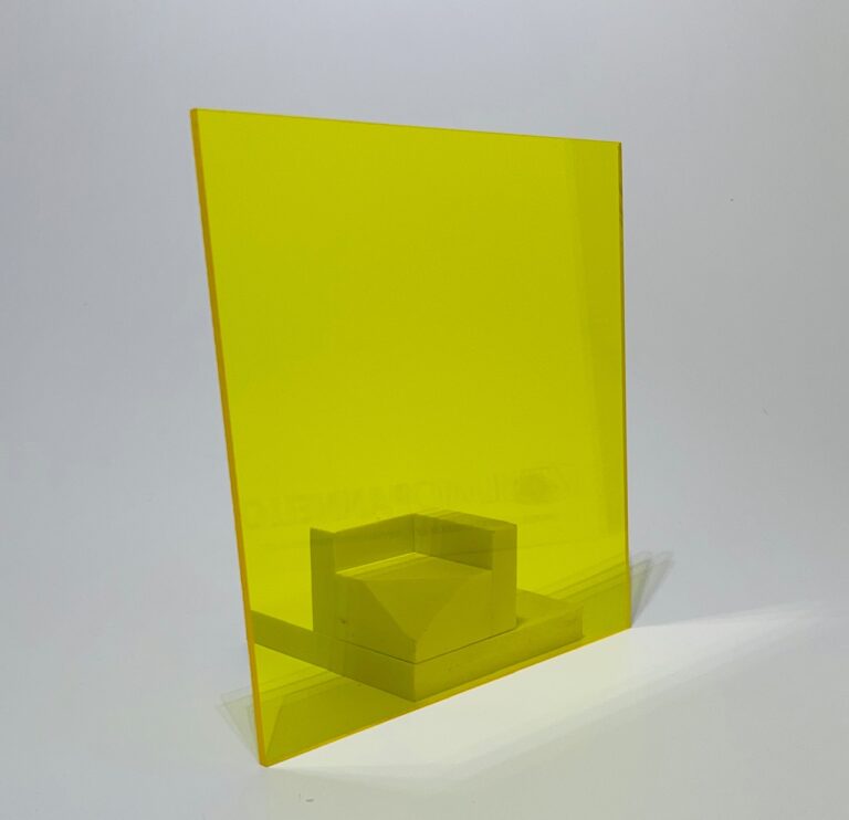 plexiglass jaune